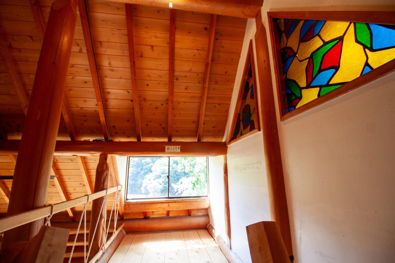 珠洲市若山町上山の売買物件/ロフト上部にはステンドクラス