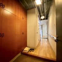 金沢市広坂1丁目の賃貸物件/2階に玄関があります