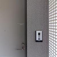 金沢市中央通町の賃貸物件/お部屋前にもカメラ付きインターフォンとなります