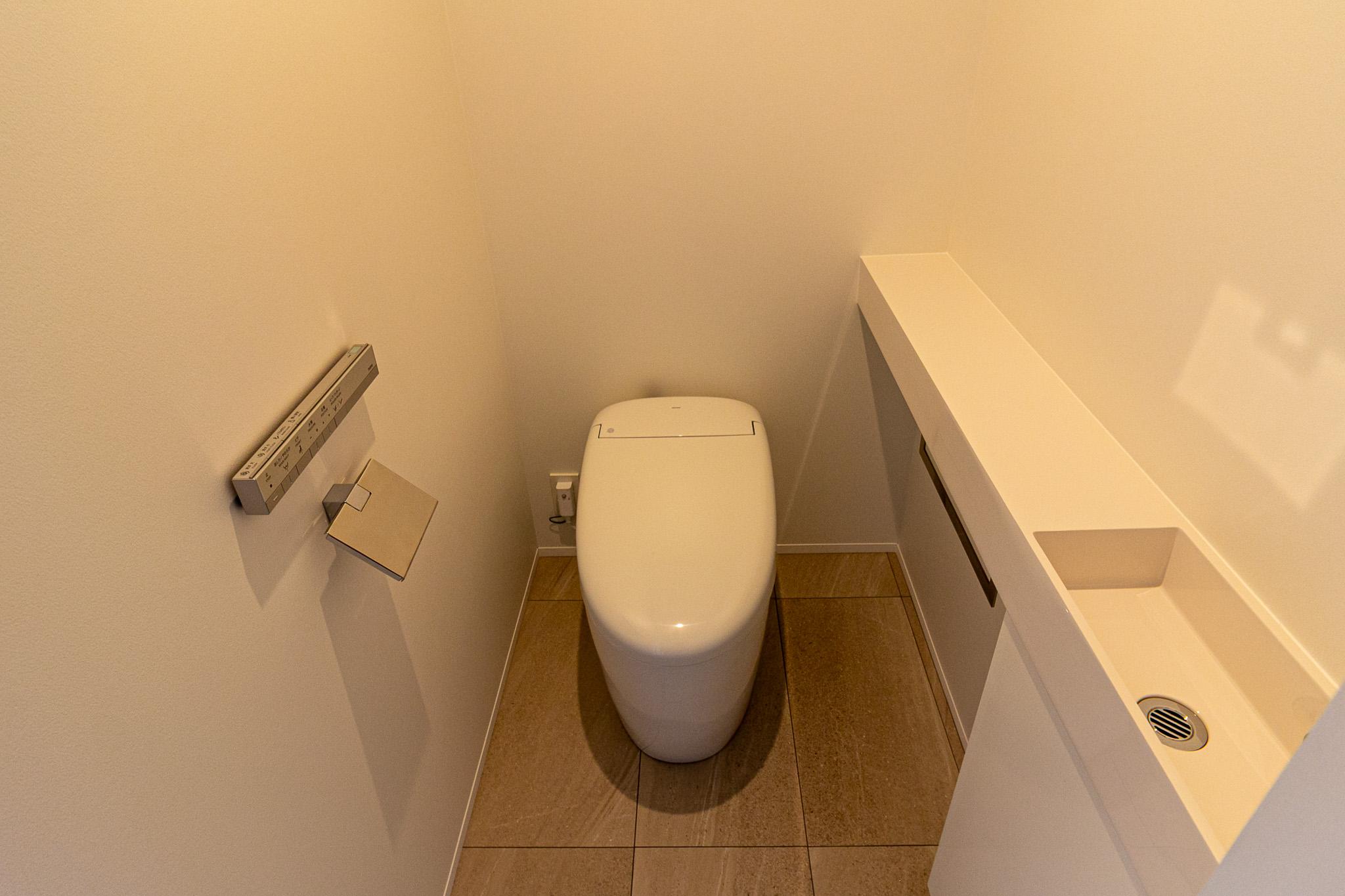 金沢市中央通町の賃貸物件/トイレは手洗い付きとなります