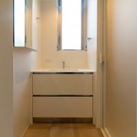 金沢市中央通町の賃貸物件/窓がある洗面