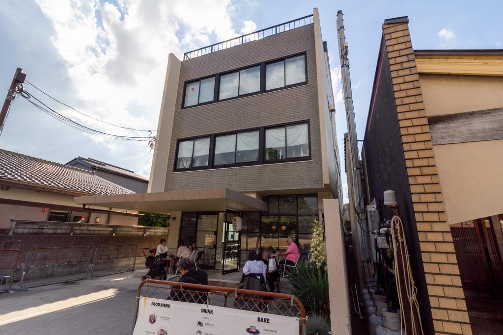 金沢市長町の賃貸物件/1階のMORONカフェでは連日、多くの観光客や地元の方で賑わう