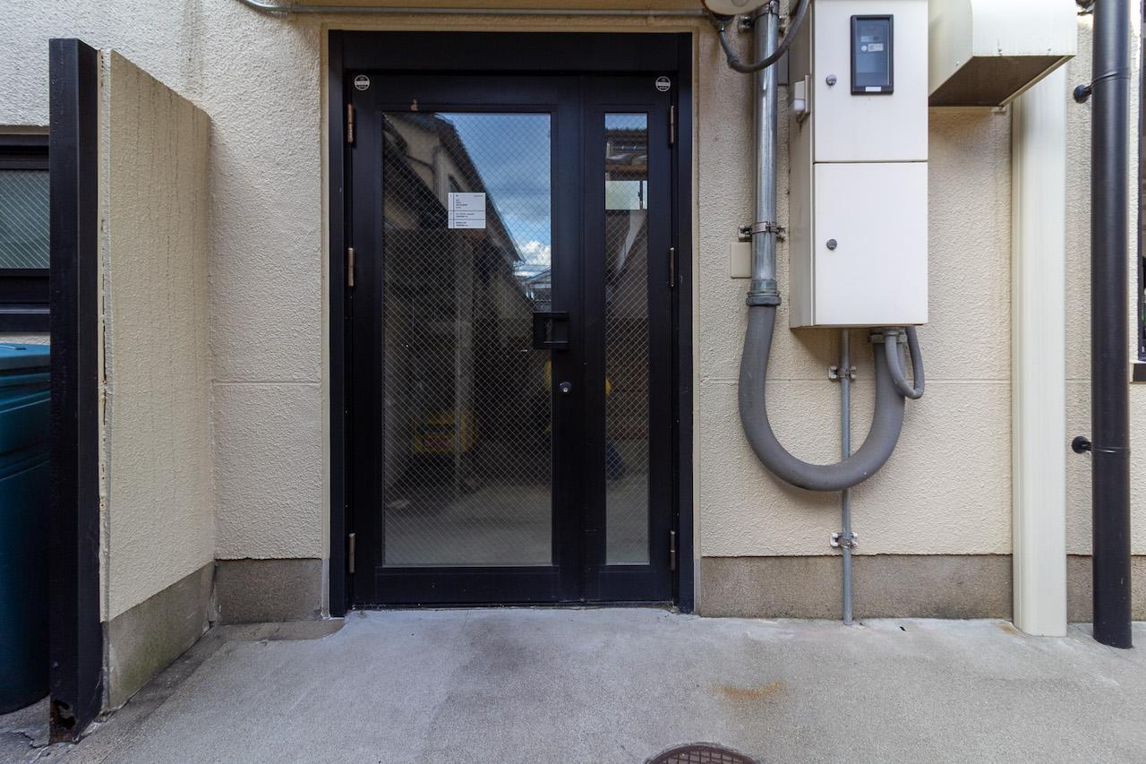 金沢市長町の賃貸物件/共用出入口