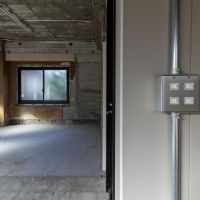 金沢市長町の賃貸物件/コンセントや照明も残置されていますので、そのままでも使用可能です。トイレの扉はありません。