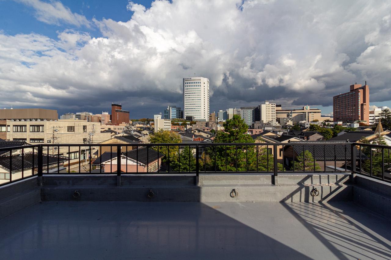 金沢市長町の賃貸物件/ひとり占めできるルーフバルコニー、約30㎡