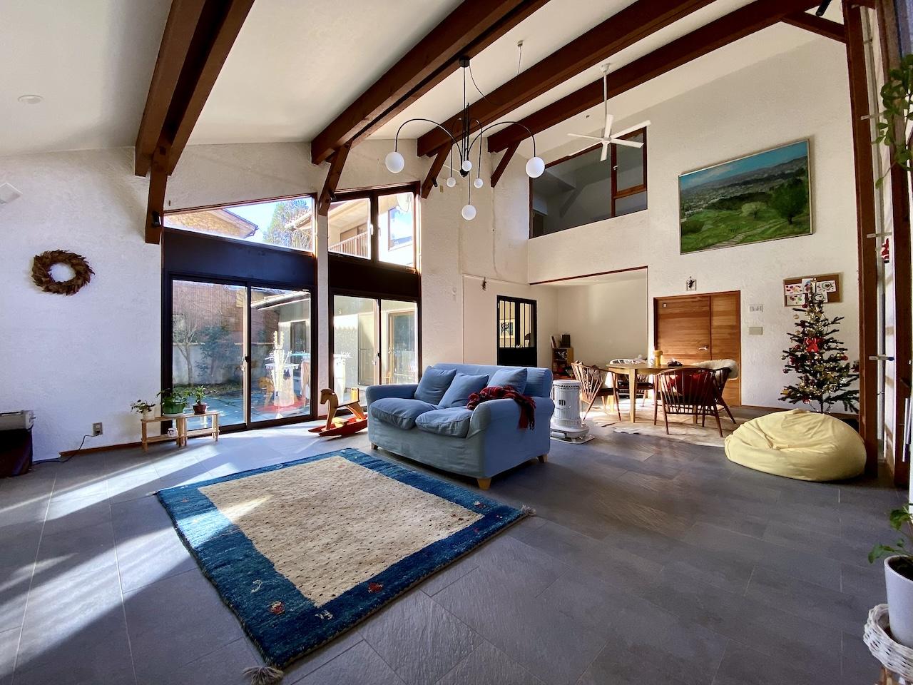 金沢市高尾南1丁目の売買物件/映画のセットのような、約28帖の広々リビング！