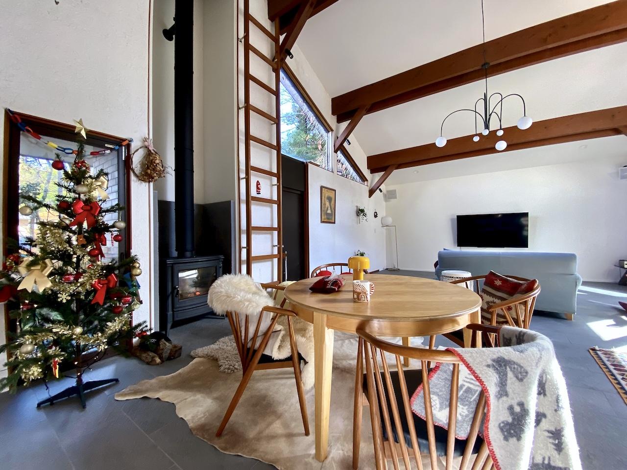 金沢市高尾南1丁目の売買物件/リビングには暖炉が付いています