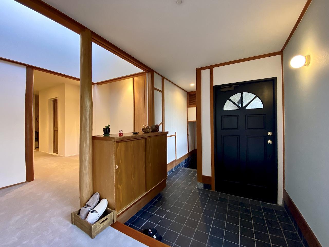 金沢市高尾南1丁目の売買物件/玄関　実は駐車場と繋がっています