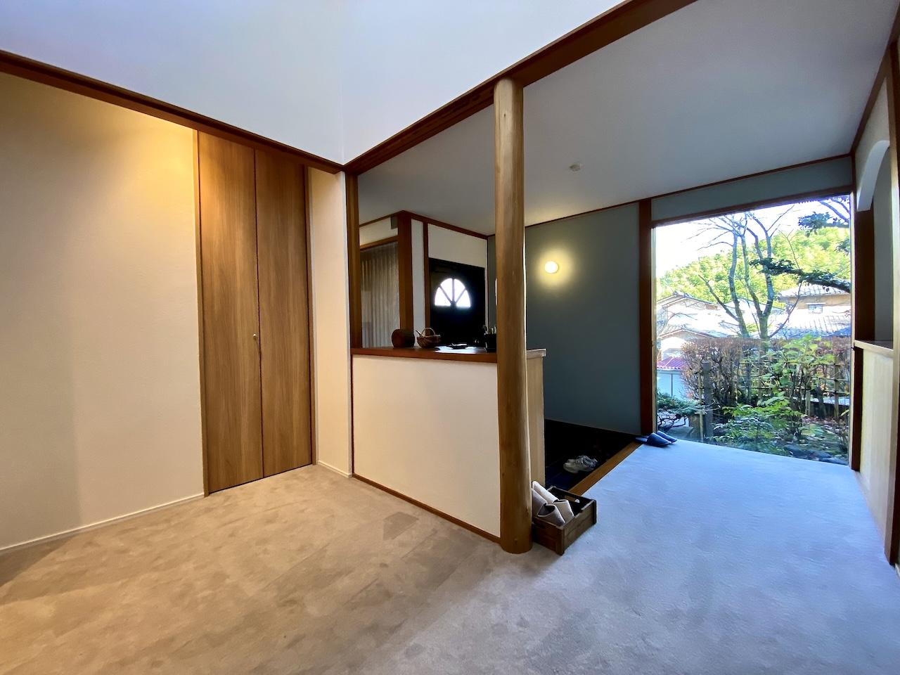 金沢市高尾南1丁目の売買物件/玄関ホールを見上げると