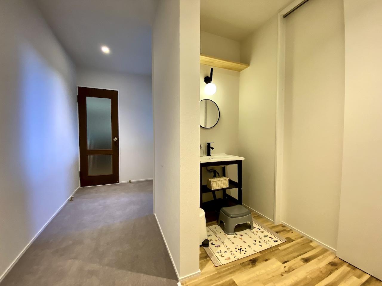 金沢市高尾南1丁目の売買物件/トイレ前の手洗いスペース