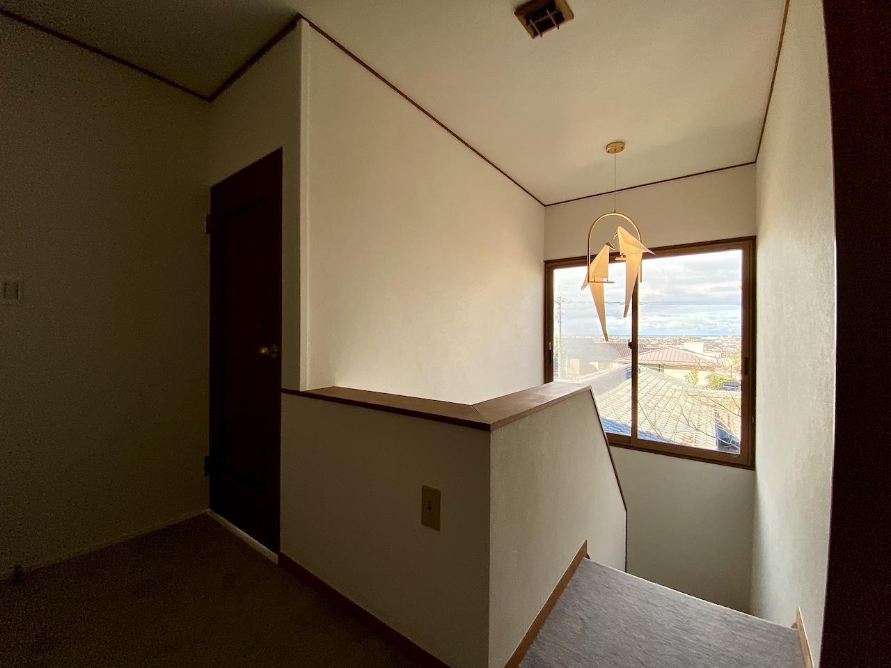 金沢市高尾南1丁目の売買物件/2階の階段踊り場