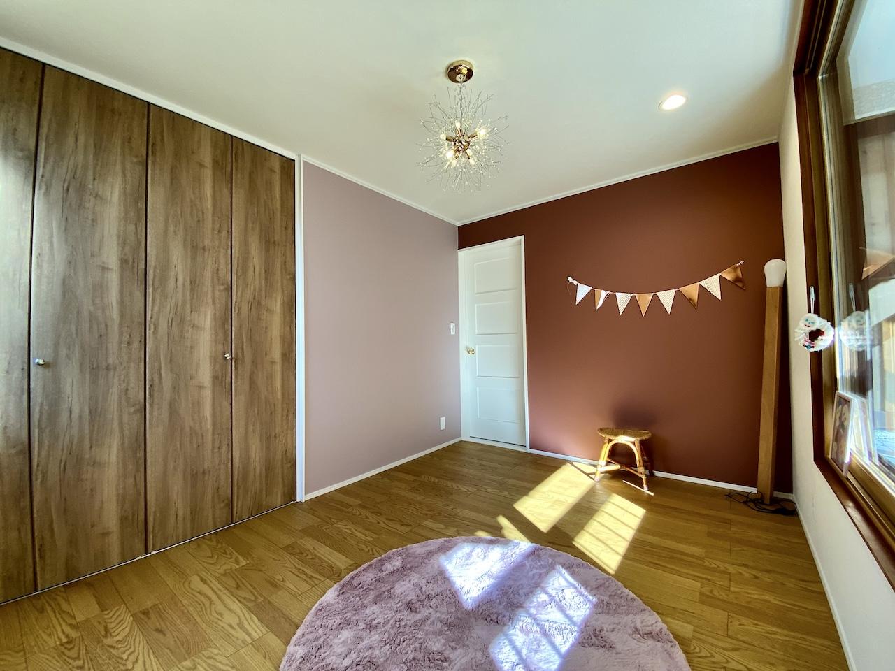 金沢市高尾南1丁目の売買物件/色合い的に女の子の部屋になりそう