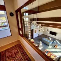 金沢市高尾南1丁目の売買物件/リビングとエントランスを上から覗けます