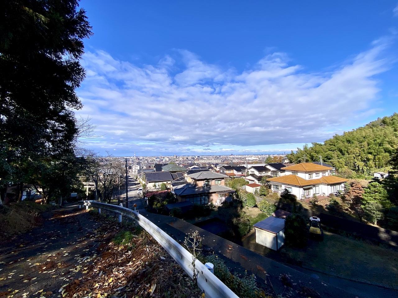 金沢市高尾南1丁目の売買物件/褝ケ峯神社を上がると見えてくる景色