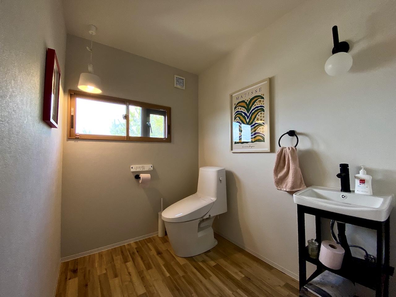 金沢市高尾南1丁目の売買物件/2階トイレ　十分な広さがあります