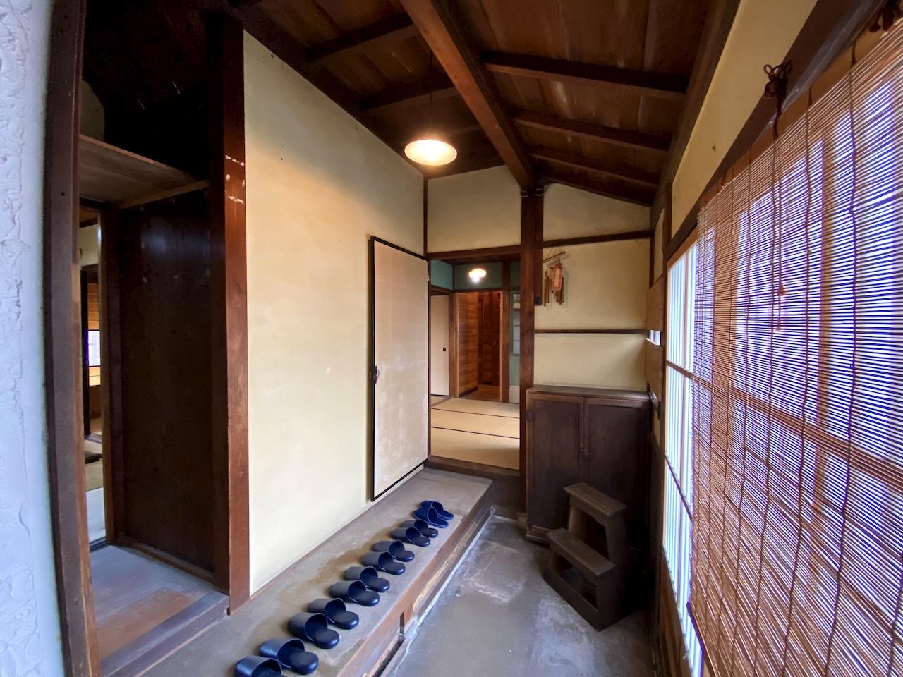 金沢市茨木町の賃貸物件/建物の真ん中の玄関