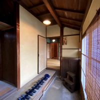 金沢市茨木町の賃貸物件/建物の真ん中の玄関