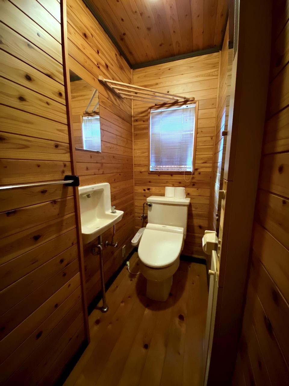 金沢市茨木町の賃貸物件/コテージのような空間のトイレ