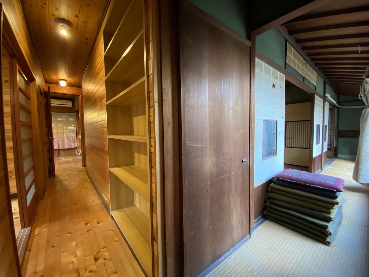 金沢市茨木町の賃貸物件/左は水回りスペース　右は和室　2つの空間が入り混じっています