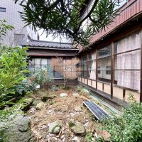 金沢市茨木町の賃貸物件/少し荒れていますが、綺麗に整備すれば立派な庭になります