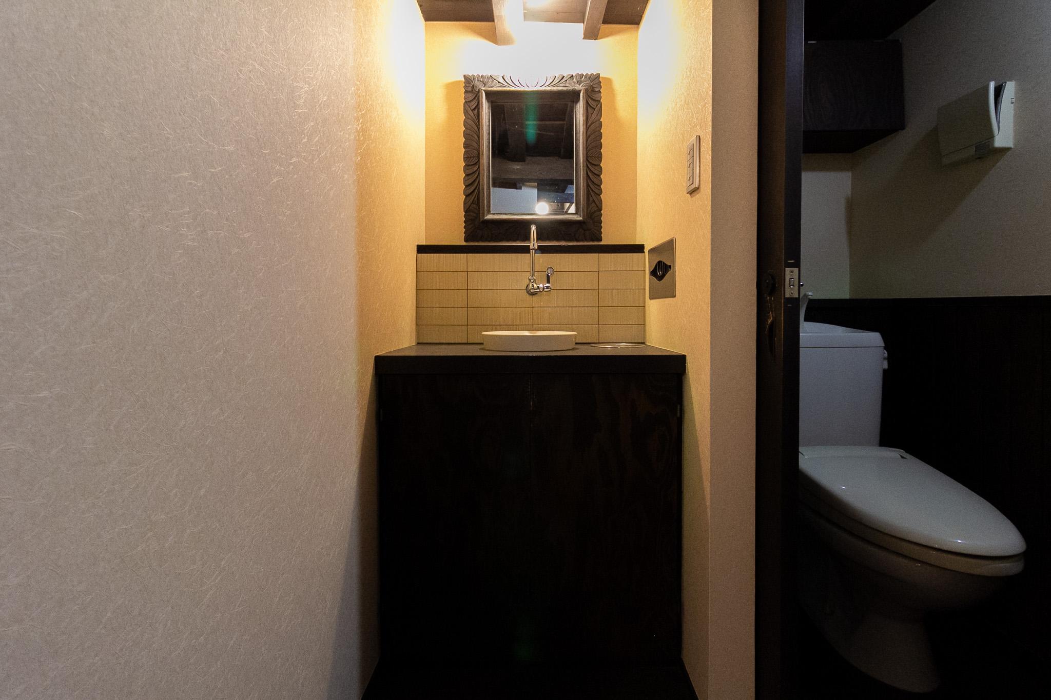 金沢市主計町の賃貸物件/お客様用の洗面、トイレ