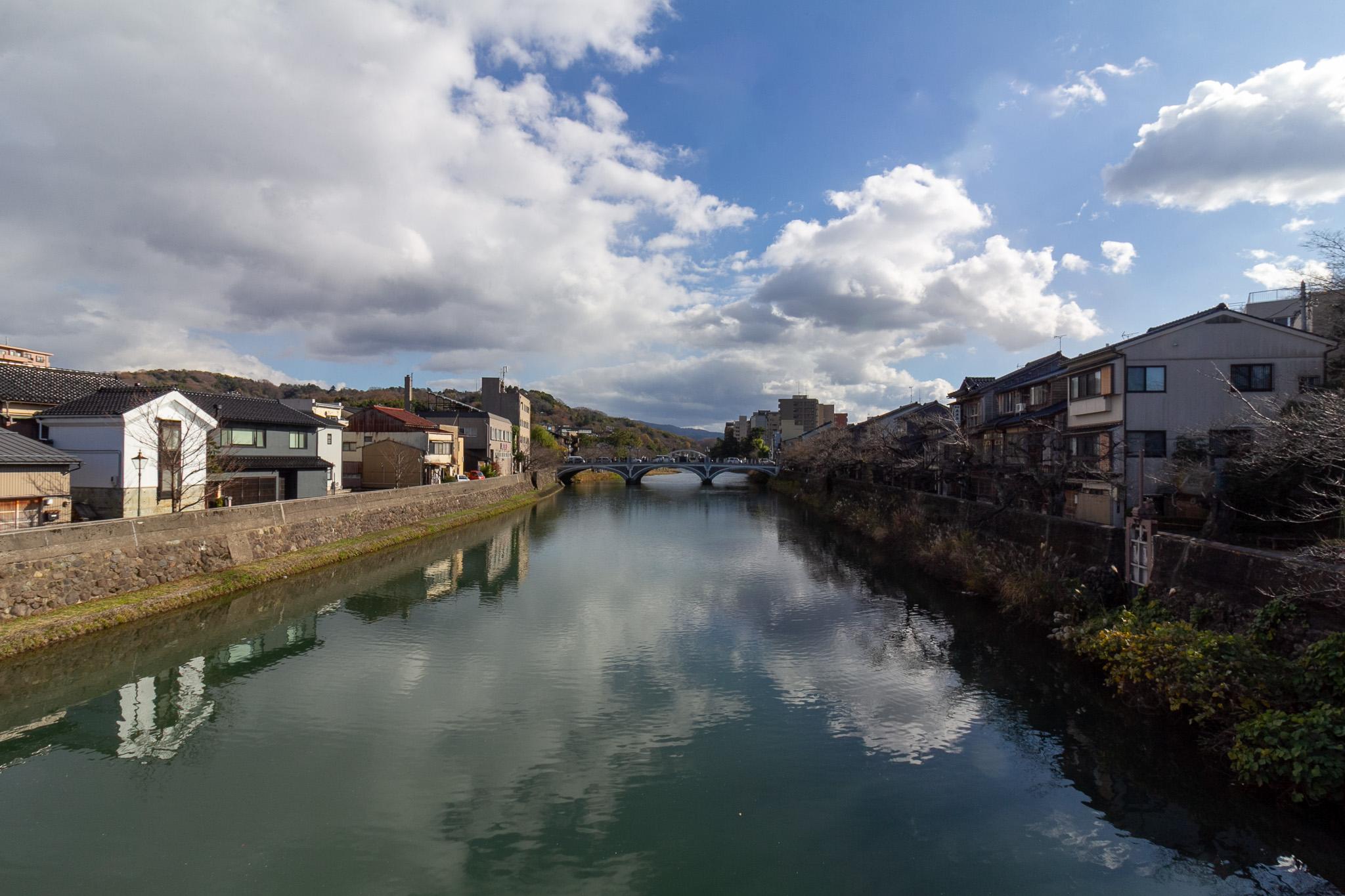 金沢市主計町の賃貸物件/中の橋から、浅野川大橋方面