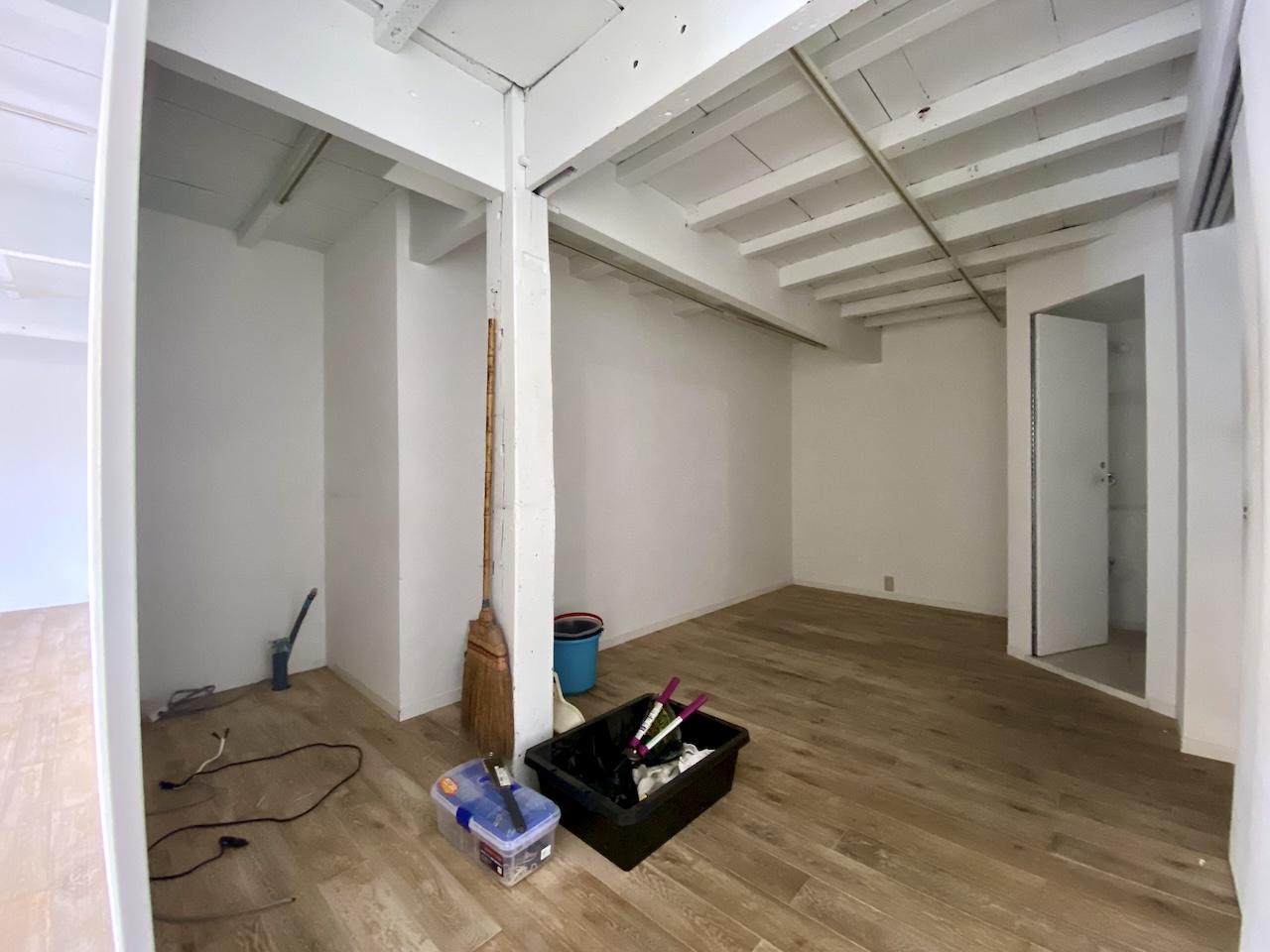 金沢市広坂1丁目の賃貸物件/左側にはインフラ設備が残ってます　右側にはトイレがあります