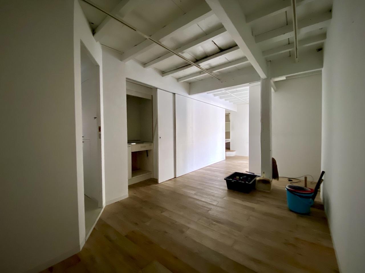 金沢市広坂1丁目の賃貸物件/室内奥にもダクトレールが付いています