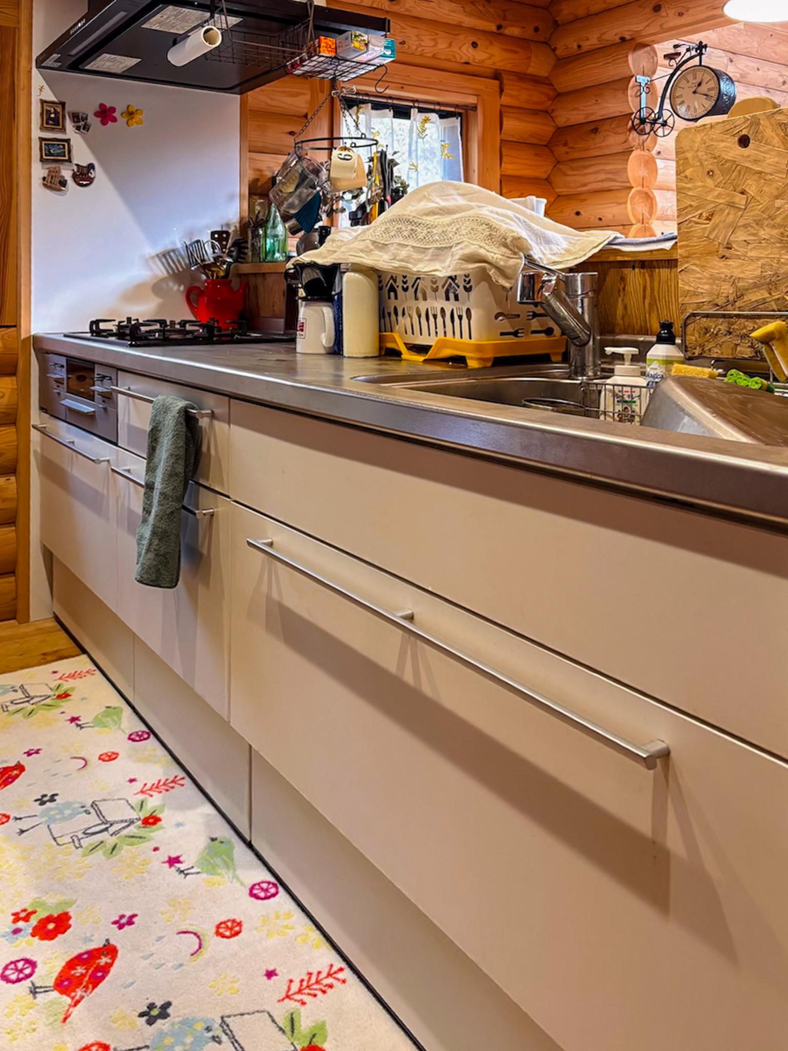 白山市八幡町の売買物件/大きなシステムキッチン。プロパンガスです。