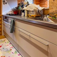 白山市八幡町の売買物件/大きなシステムキッチン。プロパンガスです。