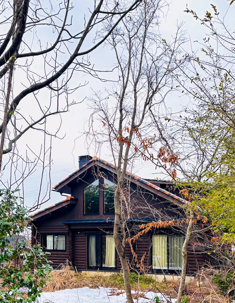 白山市八幡町の売買物件/LDKの外には広々とした裏庭。家庭菜園をしたり、ウッドデッキを設けたり、バーベキューしたり、サウナテントを置いたり、妄想が広がります