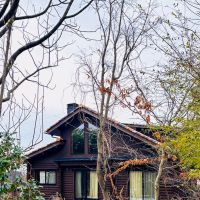 白山市八幡町の売買物件/LDKの外には広々とした裏庭。家庭菜園をしたり、ウッドデッキを設けたり、バーベキューしたり、サウナテントを置いたり、妄想が広がります