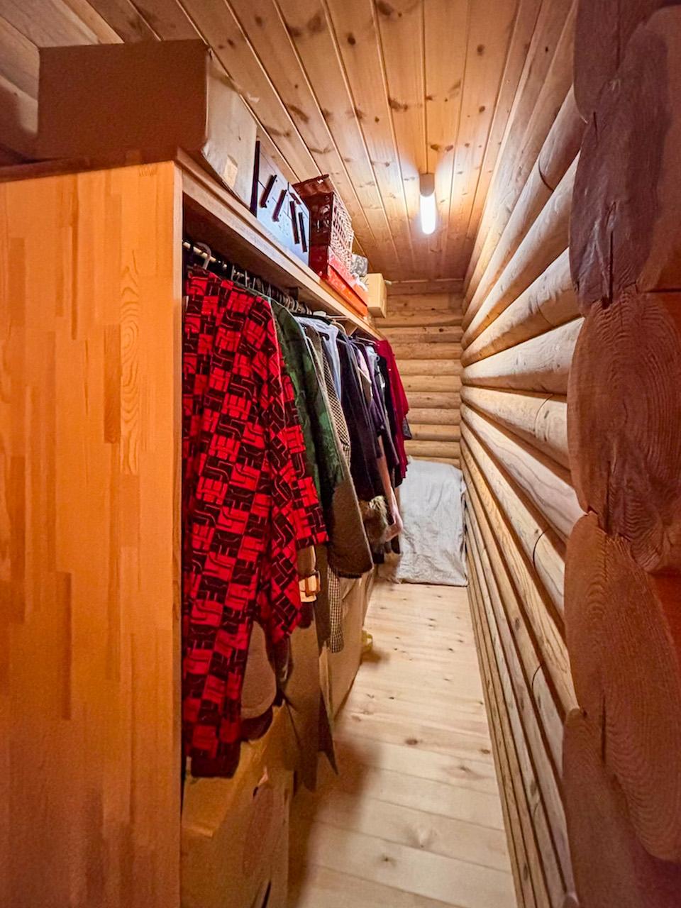 白山市八幡町の売買物件/主寝室の奥のウォークインクローゼット