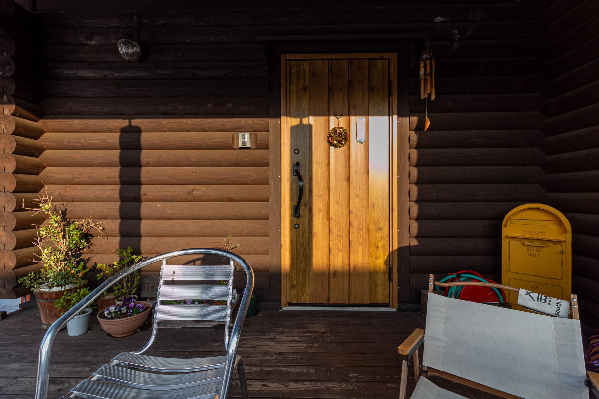 白山市八幡町の売買物件/玄関ポーチ。椅子を置いたり、ハンモックを置いたり、