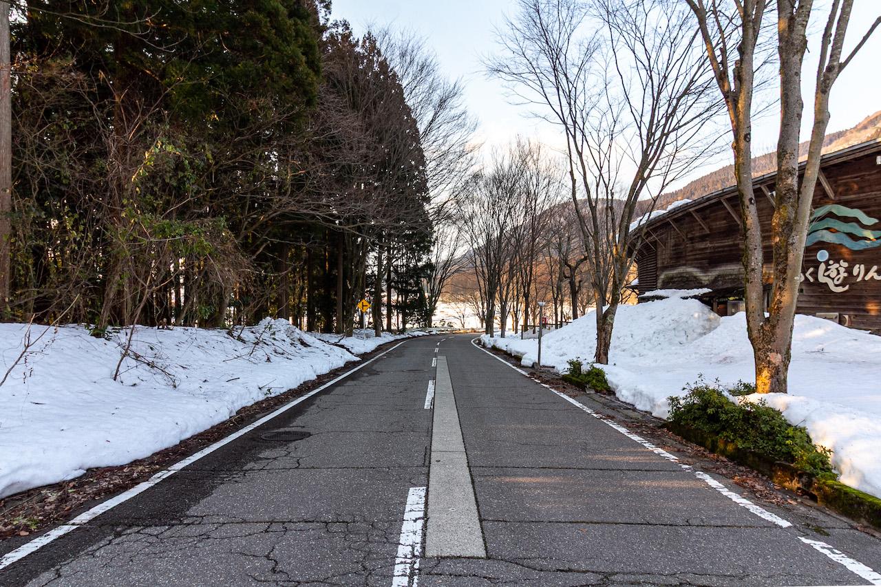 白山市八幡町の売買物件/近所の風景。右手のお店の石窯ピザが美味しいです