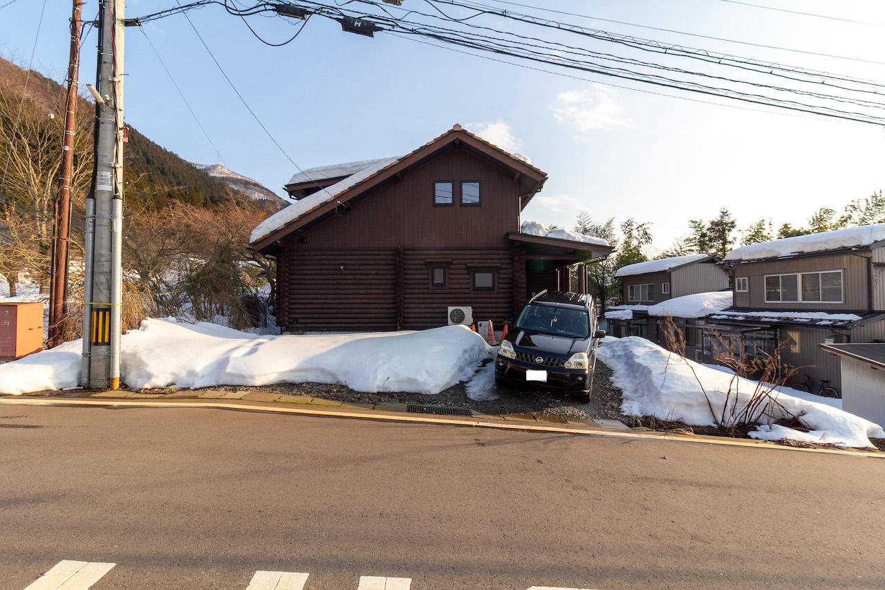 白山市八幡町の売買物件/一見するとログハウスとは思えない外観