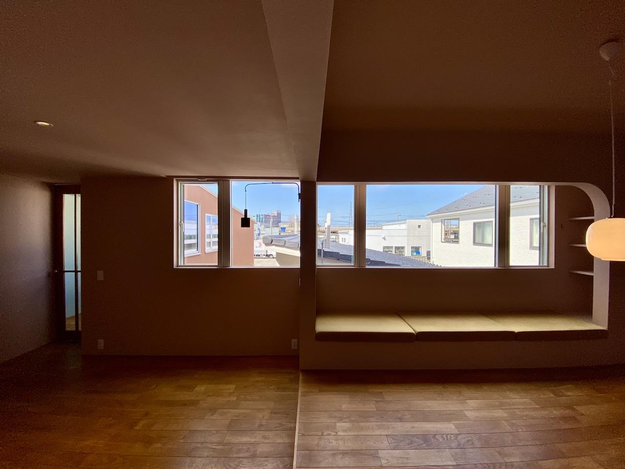 金沢市古府2丁目の売買物件/大きな窓があると開放感も増します