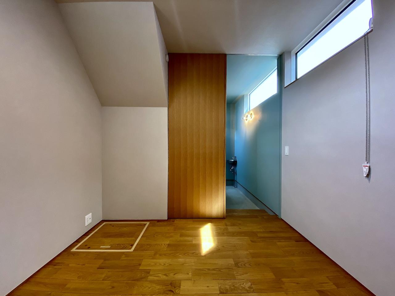 金沢市古府2丁目の売買物件/玄関奥には4.5帖の洋室があります