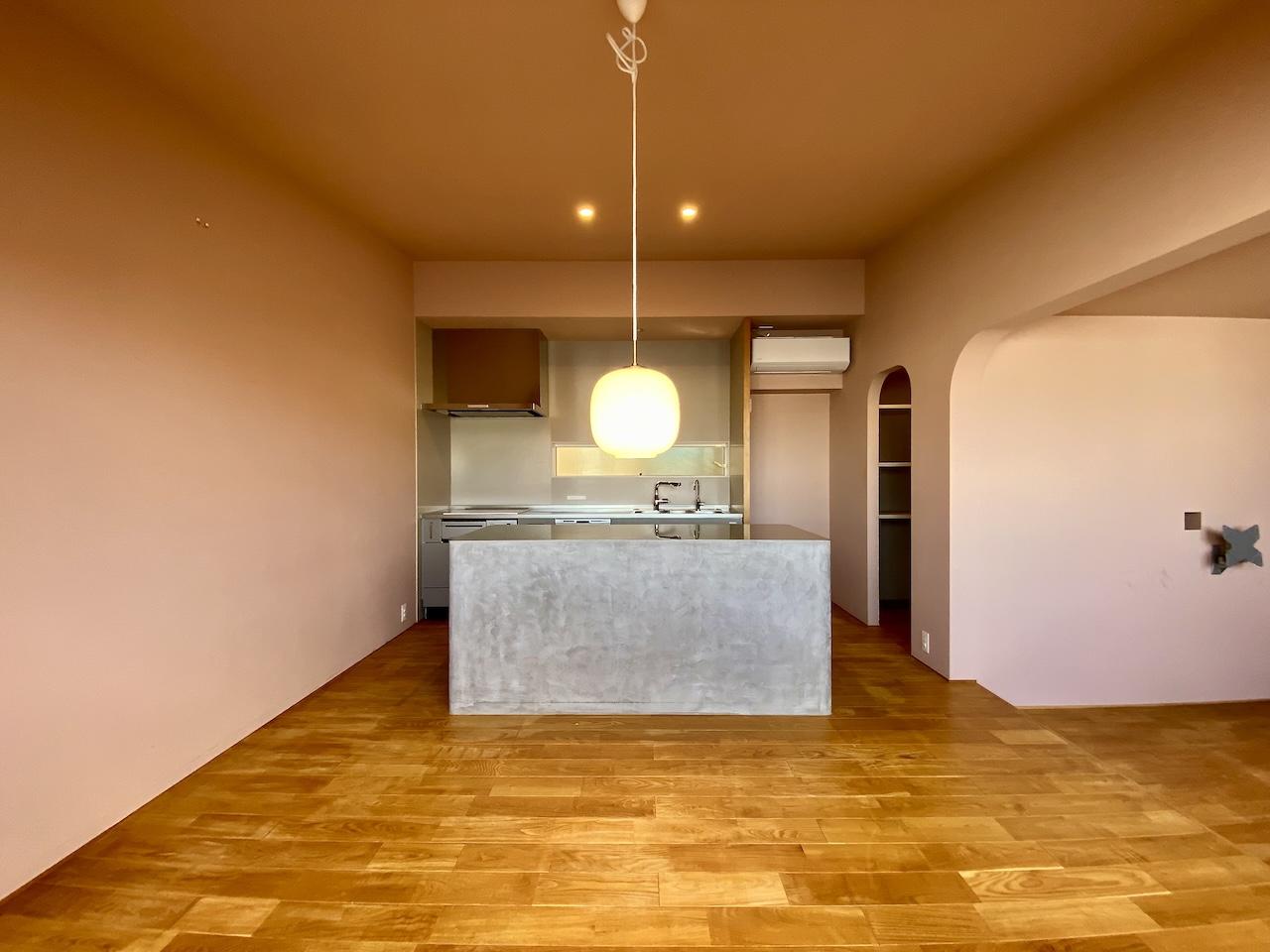 金沢市古府2丁目の売買物件/2階ダイニング　収納力があるアイランドカウンターは使い勝手抜群