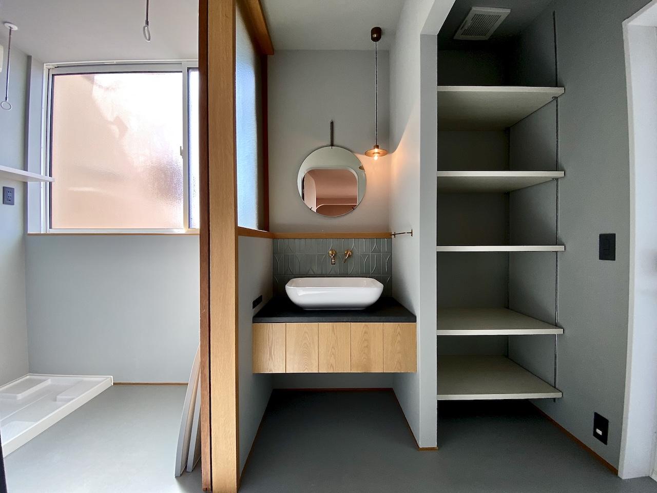 金沢市古府2丁目の売買物件/2階脱衣所　明るく収納力もあります