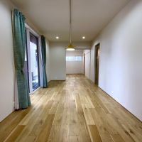 金沢市古府2丁目の売買物件/1階ダイニング　奥は主寝室