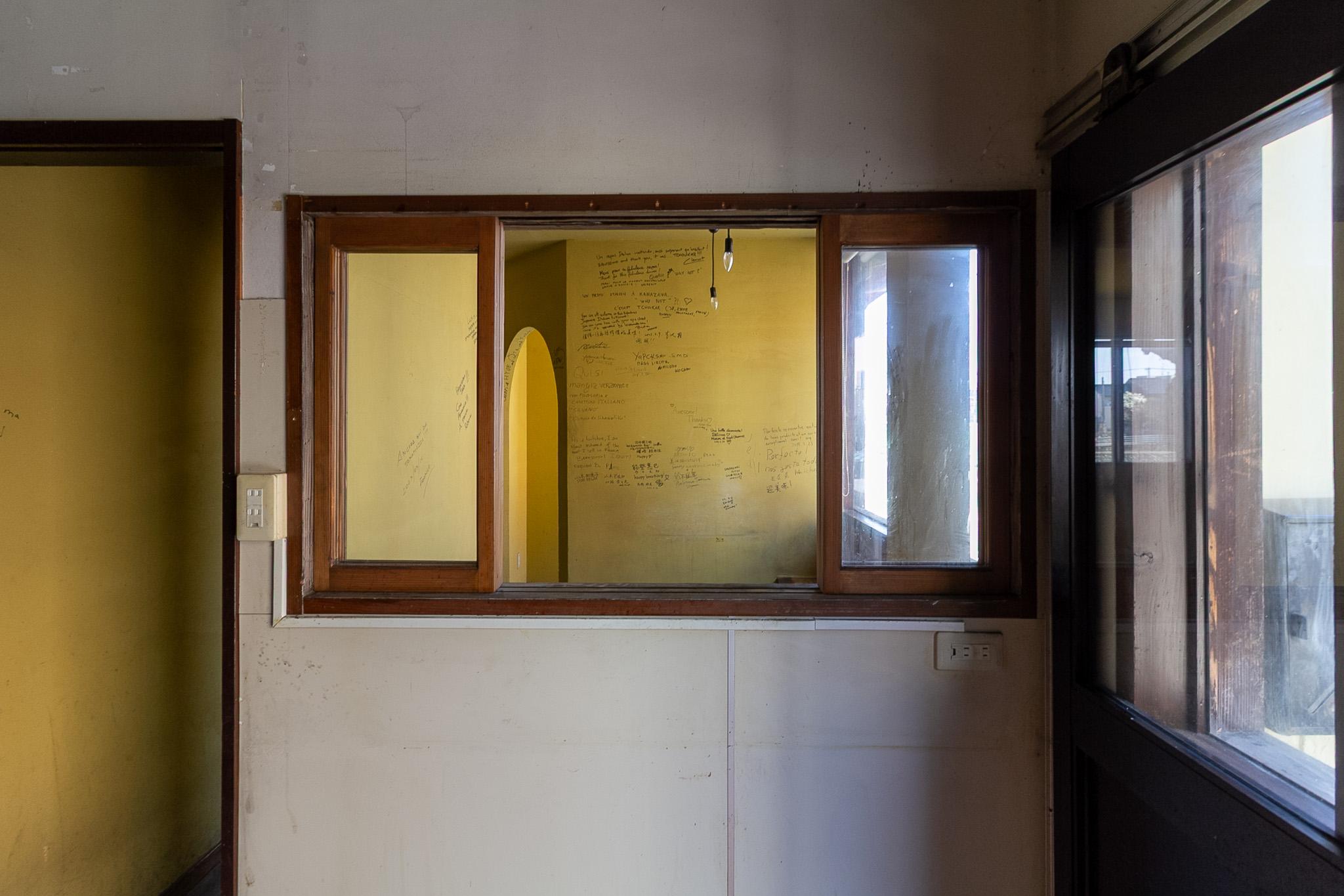 金沢市片町の賃貸物件/厨房から客席スペースを見る