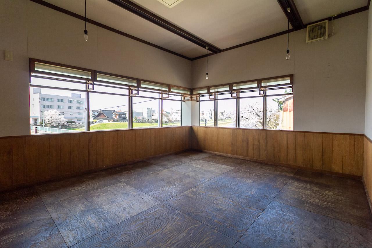 金沢市片町の賃貸物件/2階の元客席スペース。バンっと広がる犀川ビュー　