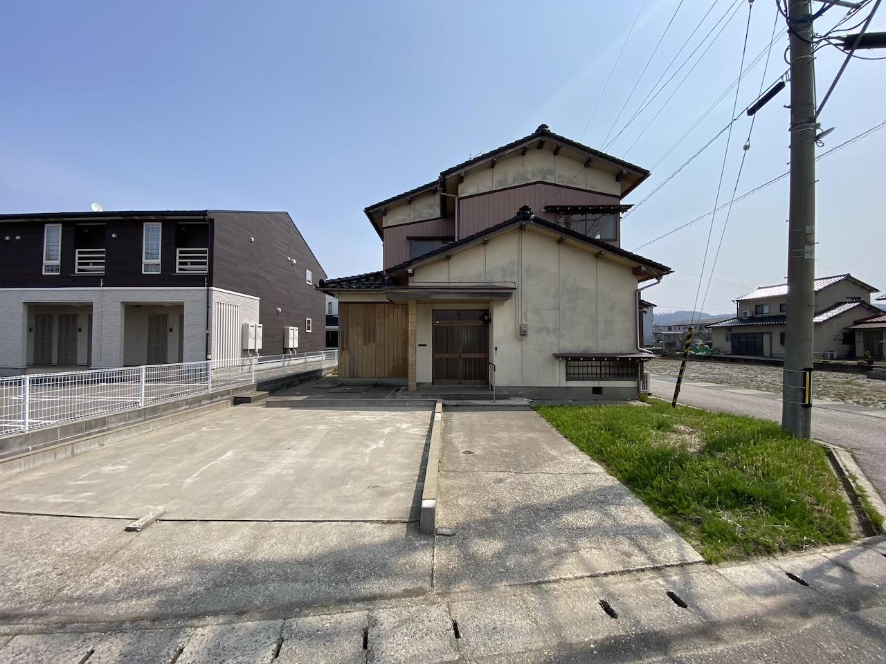 河北郡津幡町中須加はの賃貸物件/外観：駐車スペースは2台分あります