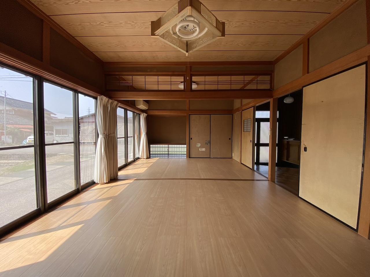 河北郡津幡町中須加はの賃貸物件/日差しが気持ちよく入ります