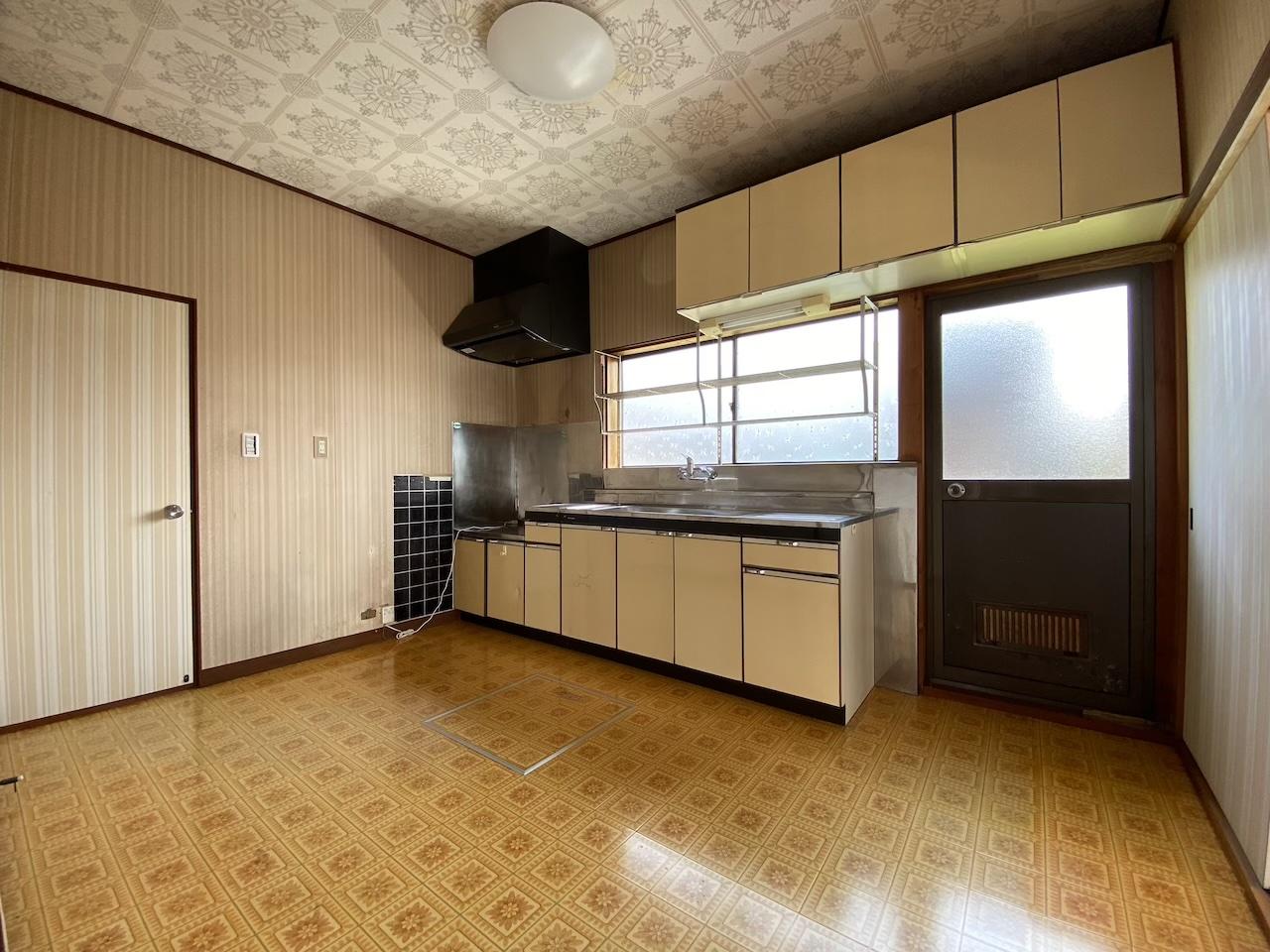 河北郡津幡町中須加はの賃貸物件/キッチン：換気扇だけ新しく交換してます