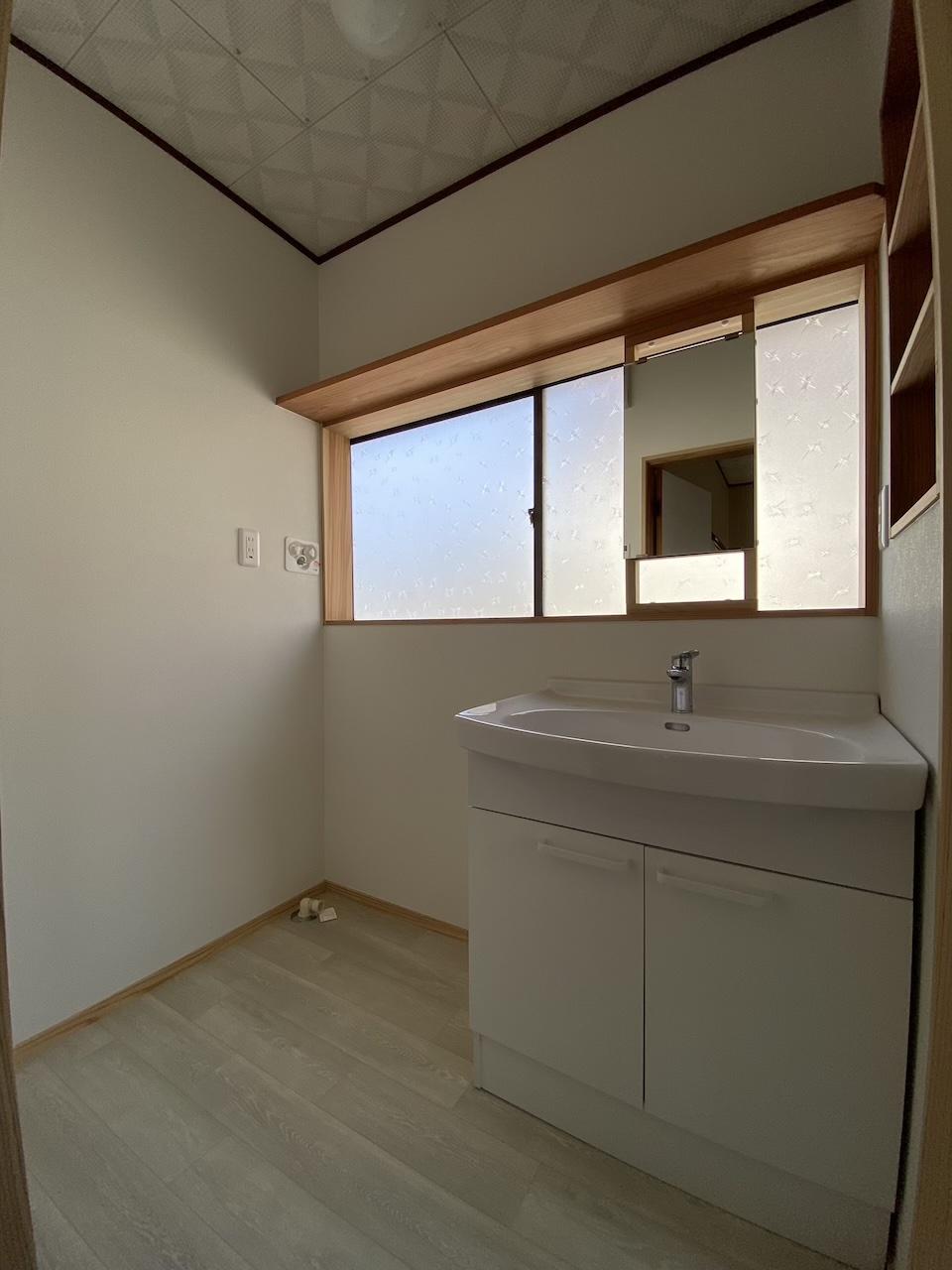 河北郡津幡町中須加はの賃貸物件/脱衣所は綺麗にリフォーム済み