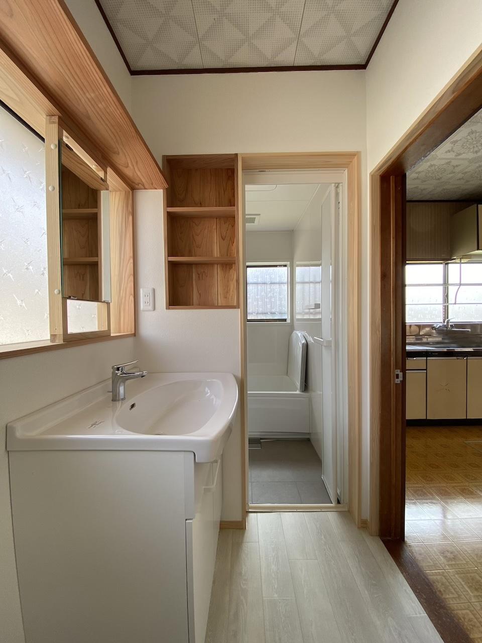 河北郡津幡町中須加はの賃貸物件/手洗機はコンパクトに、でも収納力はしっかり抑えてあります