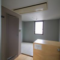 金沢市本町2丁目の賃貸物件/スモーキーグレーの室内。カウンターがあります