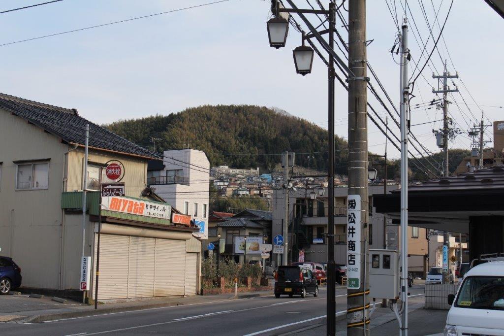丸っこい満願寺山。
